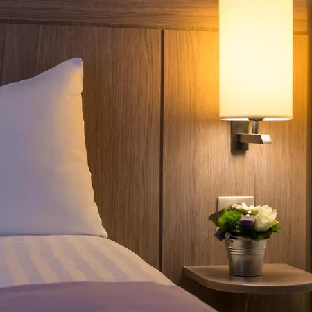 Hotel The Originals City, Le Gayant,